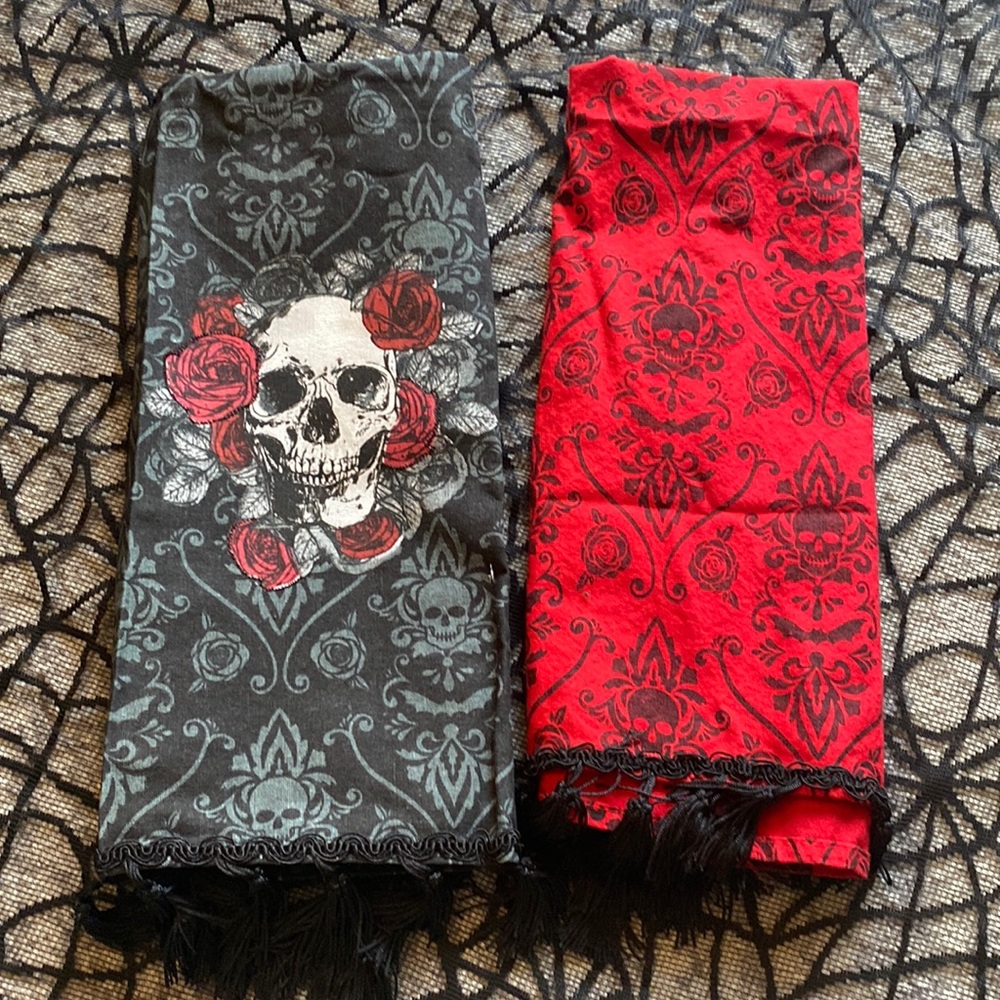 Hand Towels Gothic Skulls